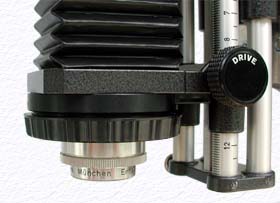 Vergr&ouml;&szlig;erungsobjektiv am Balgenger&auml;t